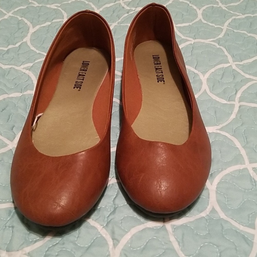 Brown Flats - brand new - size 7.5